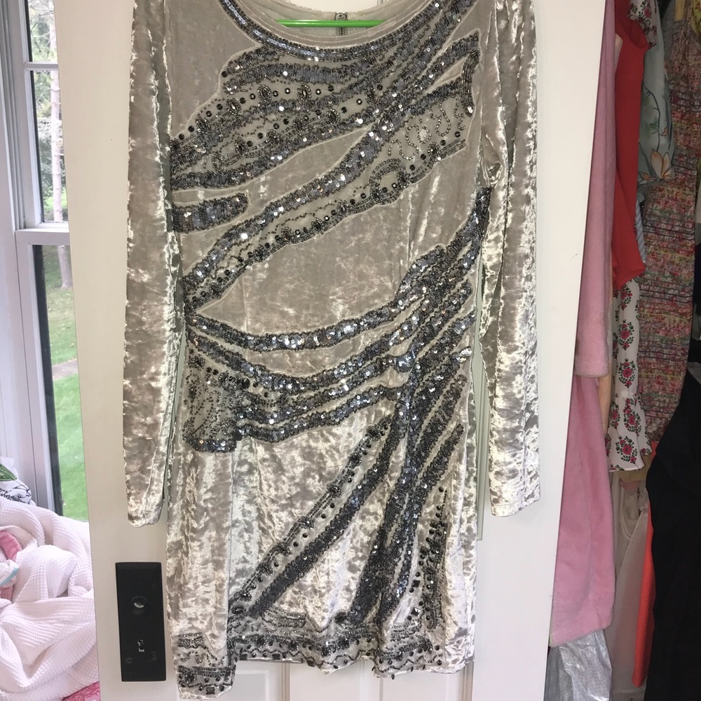 Velvet long sleeve sequin dress!